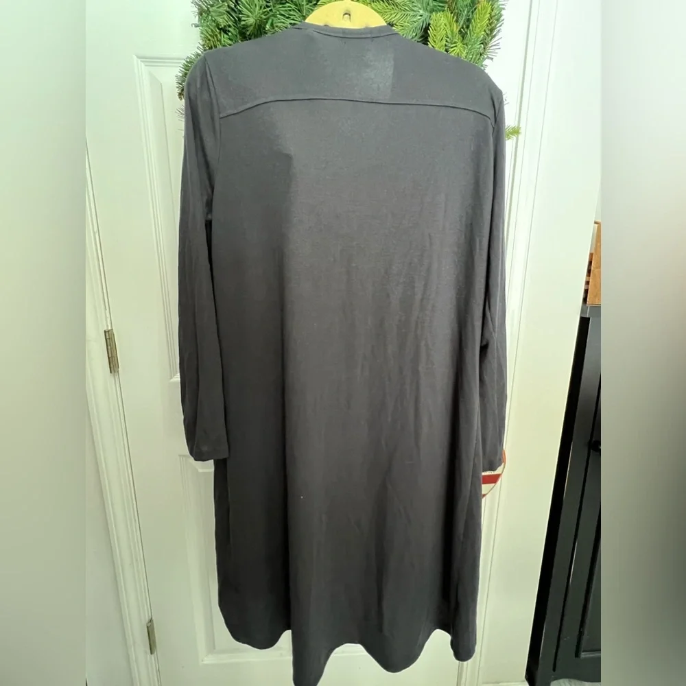 Duster nwot button up, looks gray but is blackish gray,size large - Picture 5 of 8